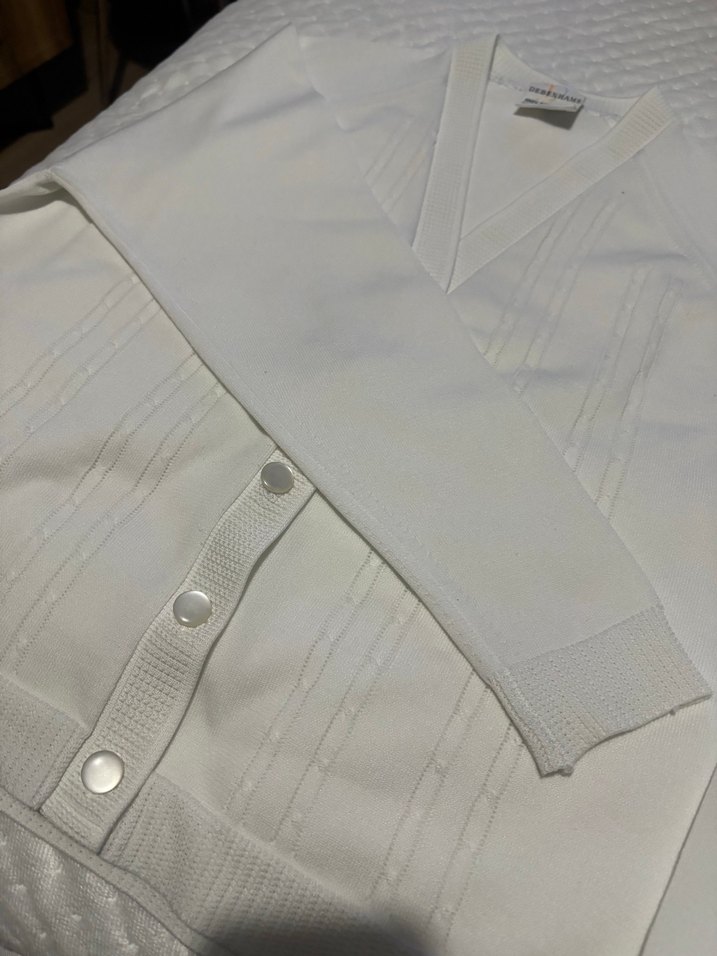 Düğmeli Beyaz  Hırka - Görsel 3