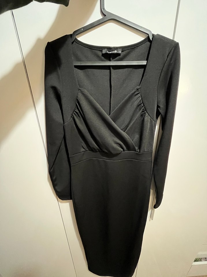 Siyah Kalp Yaka Uzun Kol Elbise - Görsel 2