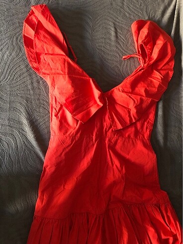 xs Beden H&M kırmızı midi elbise , sayılı giyildi kusuru yok