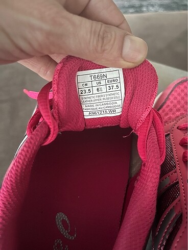 37,5 Beden pembe Renk Asics spor ayakkabı salında bir kez giyildi, yeniden farksız
