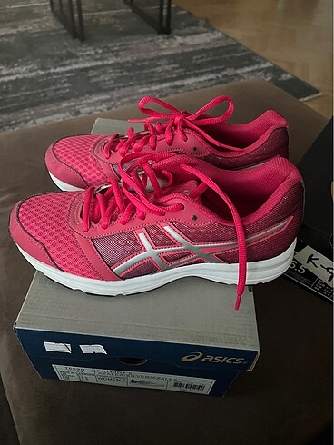 Asics Asics spor ayakkabı salında bir kez giyildi, yeniden farksız