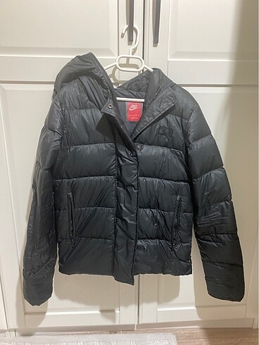 Nike mont