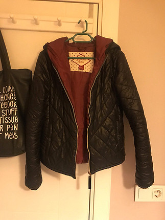 Bershka şişme mont kapşonlu