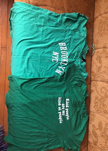 Yeşil Baskılı Kısa Kollu tshirt 48 beden biri diğeri 38