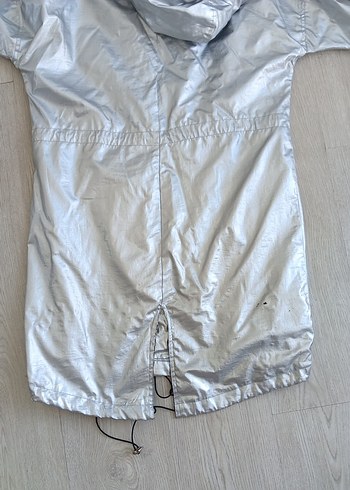 Kadın Gri Kapüşonlu Midi Yağmurluk - Görsel 3