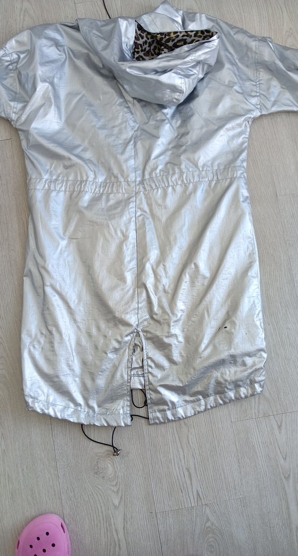 Kadın Gri Kapüşonlu Midi Yağmurluk - Görsel 3