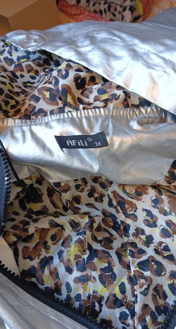 Kadın Gri Kapüşonlu Midi Yağmurluk - Görsel 4