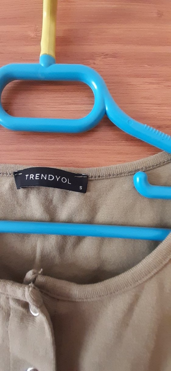 Bej Düğmeli Kadın Hırka - Görsel 3