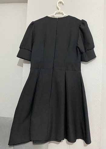 Kısa Kollu V Yaka Siyah Midi Elbise - Görsel 2
