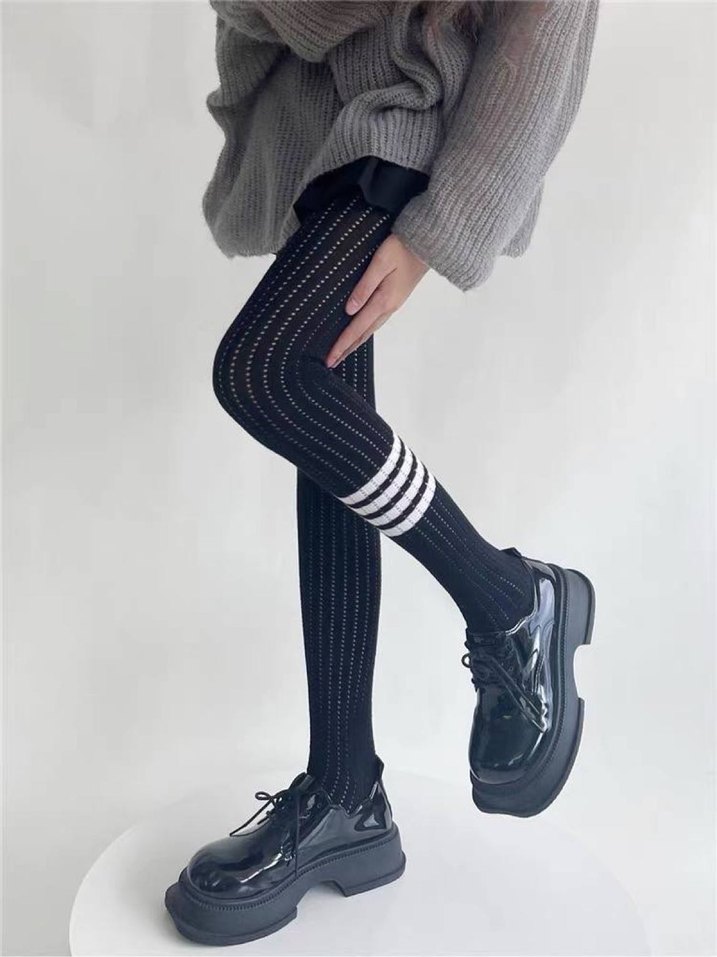 Çizgili Siyah Gri Triko Kadın Çorap - Görsel 3