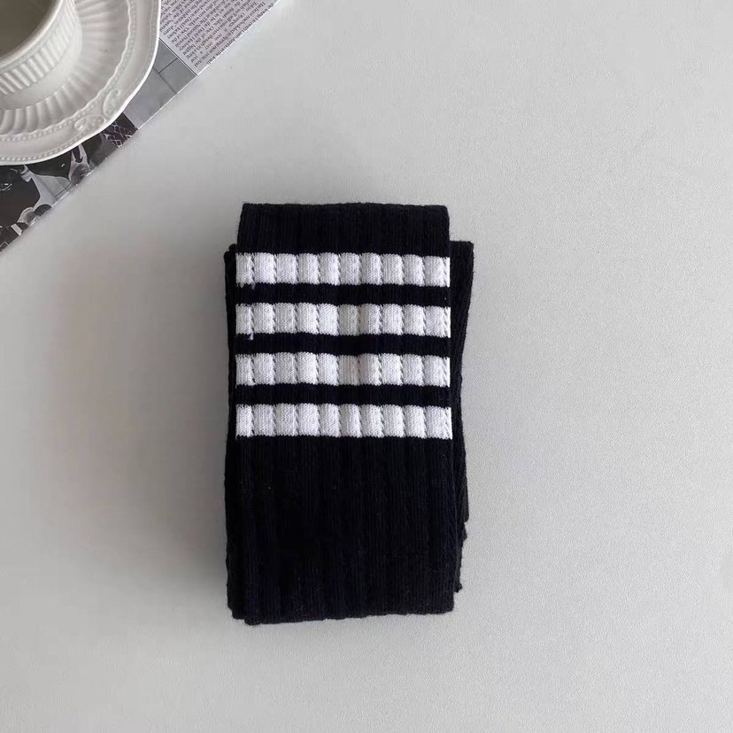 Çizgili Siyah Gri Triko Kadın Çorap - Görsel 5
