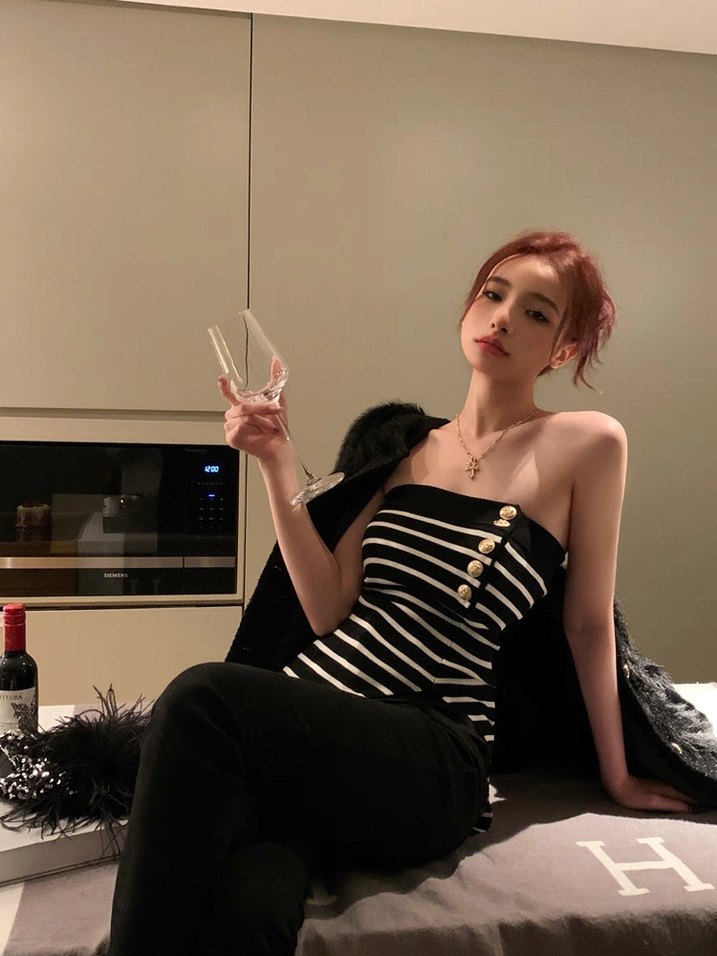 Düğmeli Siyah Beyaz Çizgili Straplez bluz - Görsel 3