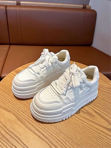 Beyaz spor ayakkabı - Görsel 5