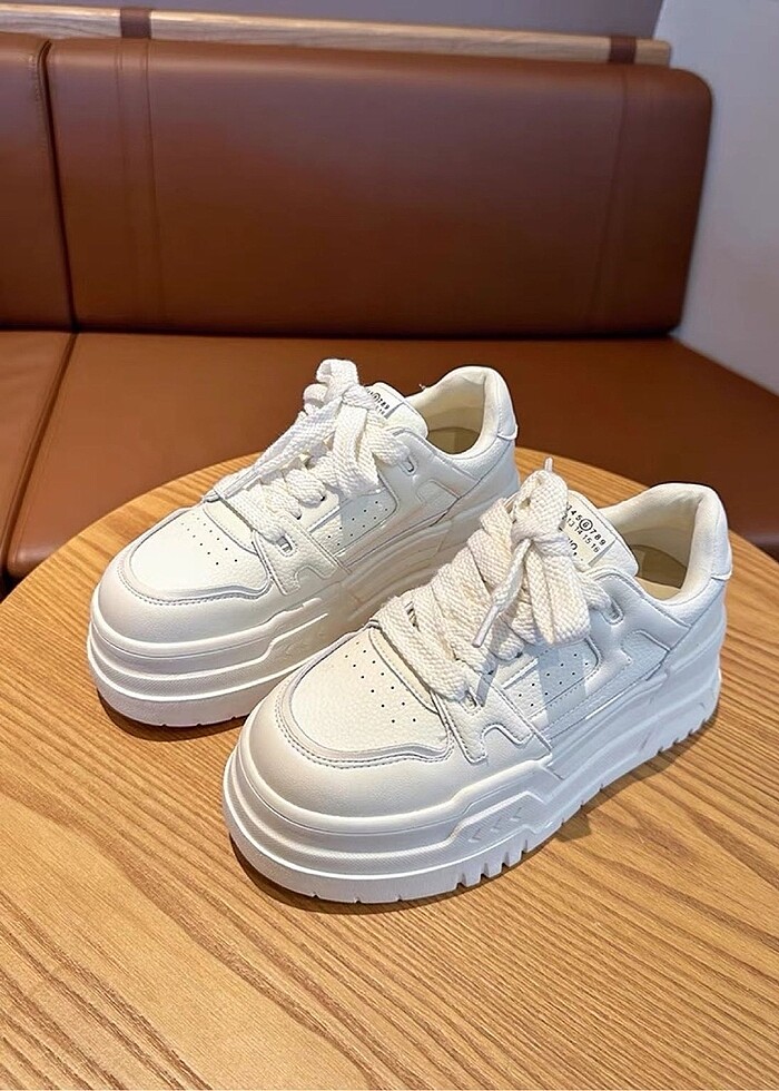 Beyaz spor ayakkabı - Görsel 5