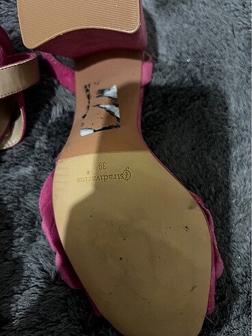 39 Beden Stradivarius Sandalet