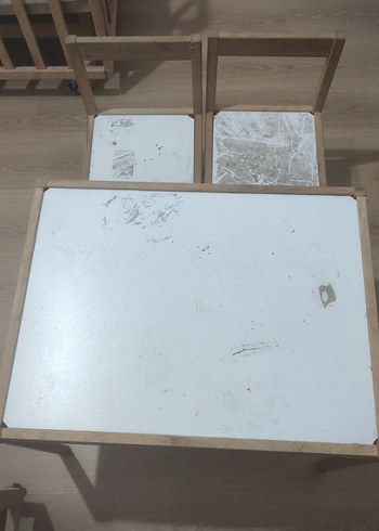Beyaz ve Gri Çocuk Sandalyesi Seti