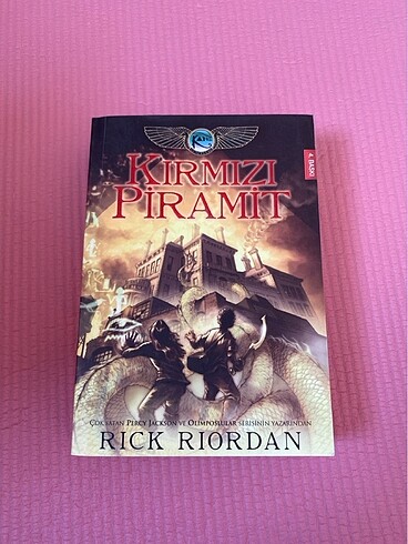 Kırmızı Piramit Rick Riordan