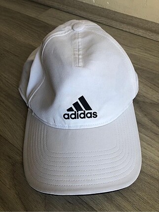 Adidas şapka