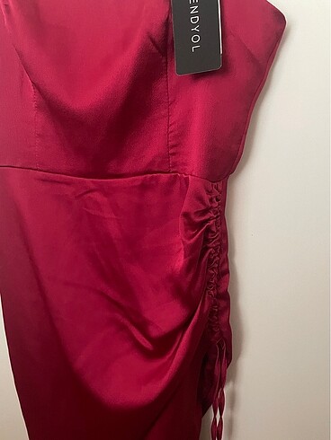 Zara Bordo saten elbise.