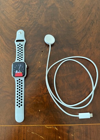 Apple Watch Series 7 Saat