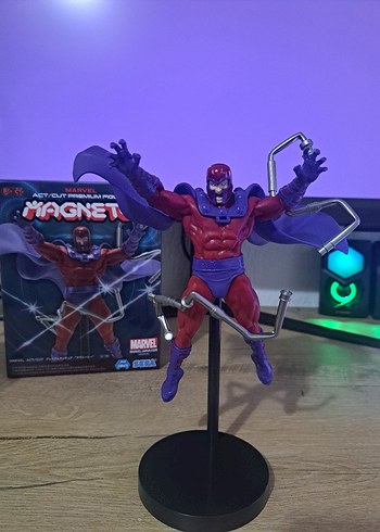 SEGA Marvel Magneto Premium Figür