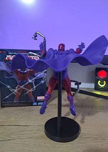  Beden Renk SEGA Marvel Magneto Premium Figür
