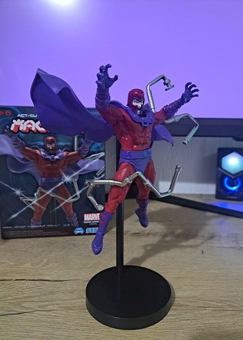  Beden SEGA Marvel Magneto Premium Figür