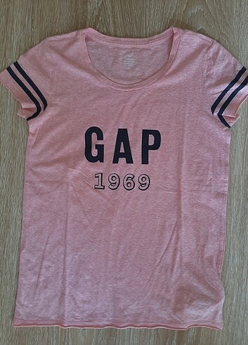 Gap tshirt