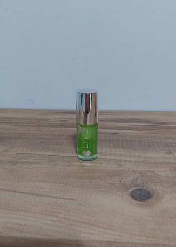 Parlak Yeşil Dudak Parlatıcısı - Görsel 2