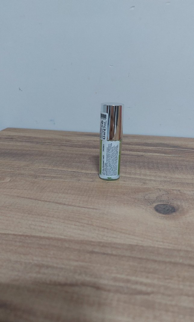 Parlak Yeşil Dudak Parlatıcısı - Görsel 3