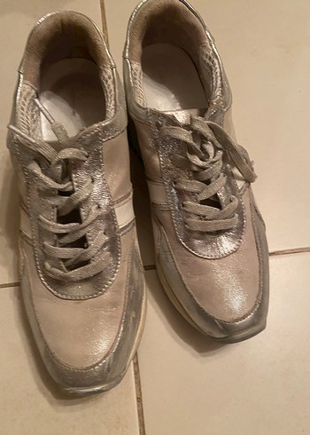 Bej Deri Dolgu Topuklu Bağcıklı Kadın Spor Ayakkabı - Görsel 2