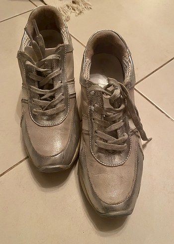 Bej Deri Dolgu Topuklu Bağcıklı Kadın Spor Ayakkabı - Görsel 3