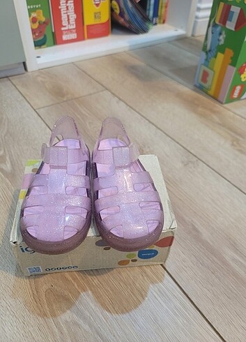 23 Beden pembe Renk Igor sandalet