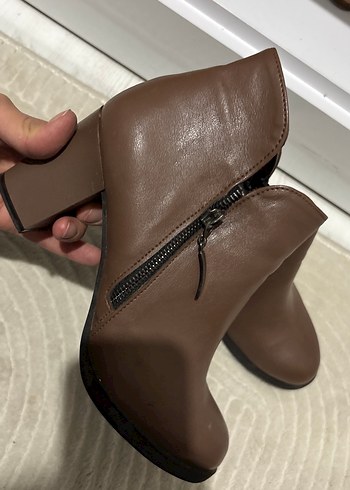 Kahverengi Deri Dolgu Topuklu Kadın Bot - Görsel 2