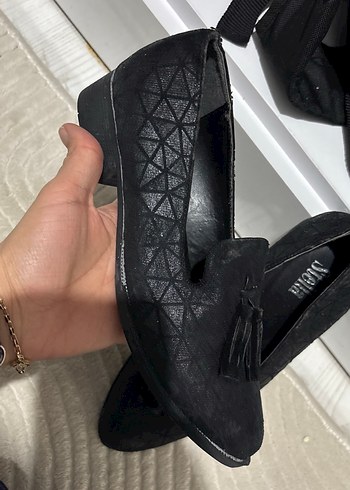 Siyah Süet Püsküllü Blok Topuklu Kadın Ayakkabı - Görsel 2