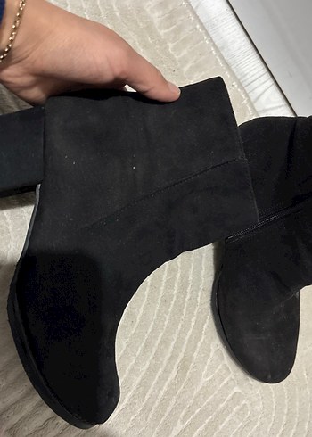 Siyah Süet Tokalı Kadın Botu - Görsel 2