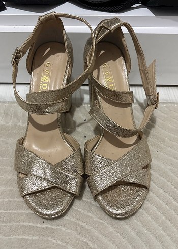 Altın Renkli Tokalı Stiletto Kadın Topuklu Ayakkabı - Görsel 4