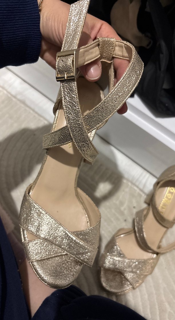 Altın Renkli Tokalı Stiletto Kadın Topuklu Ayakkabı - Görsel 3