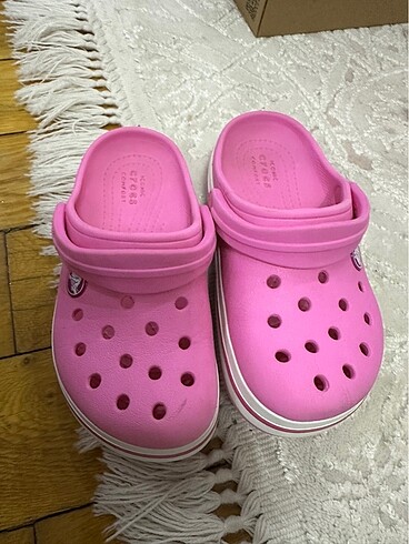 C10 crocs
