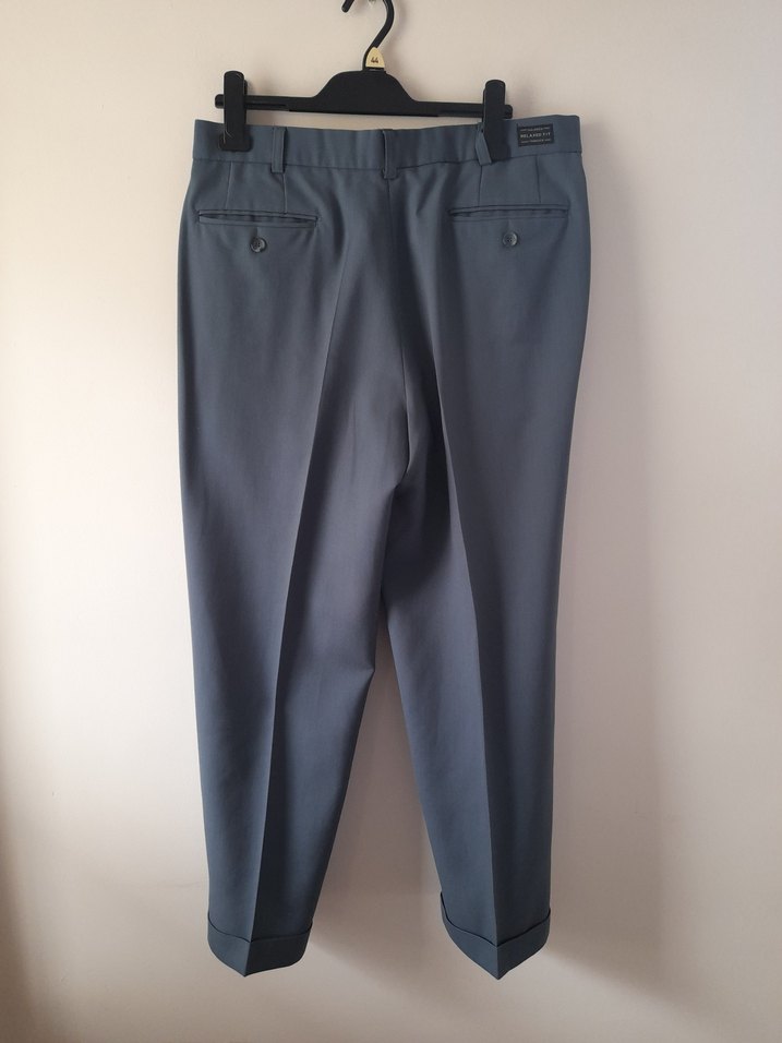 gri renkte pilili  erkek ofis  pantolon - Görsel 4