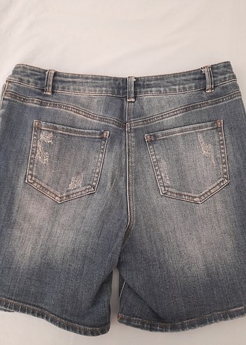 Kadın Gri Yırtık Denim Şort - Görsel 2