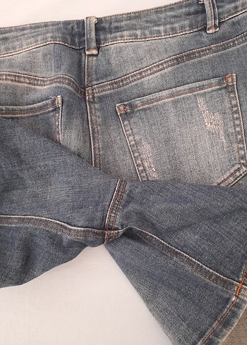 Kadın Gri Yırtık Denim Şort - Görsel 4