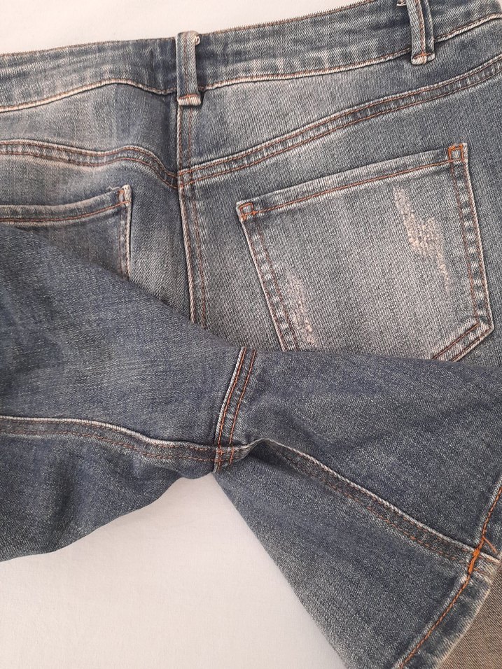 Kadın Gri Yırtık Denim Şort - Görsel 4