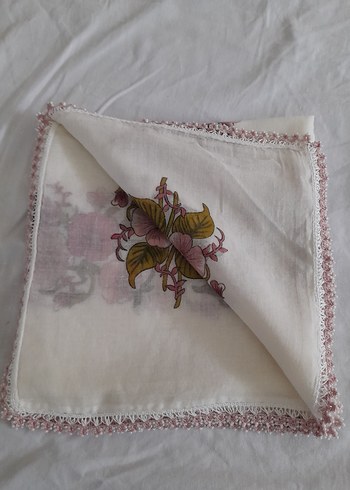 lı Beyaz Çiçekli Kadın Fular boncuk  oyası  yapılmıştır - Görsel 2