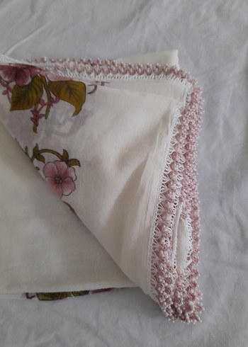 lı Beyaz Çiçekli Kadın Fular boncuk  oyası  yapılmıştır - Görsel 3