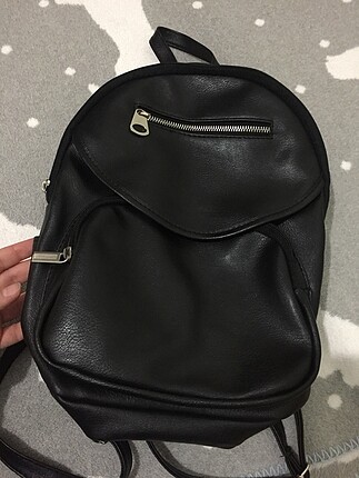 Siyah yumuşak deri sırt çanta