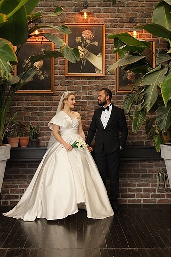 Vakko model saten tek omuz gelinlik - Görsel 3