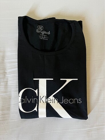 Calvin Klein Tshirt