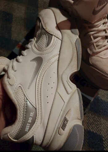 Nike Nike Beyaz Bağcıklı Kadın Spor Ayakkabısı