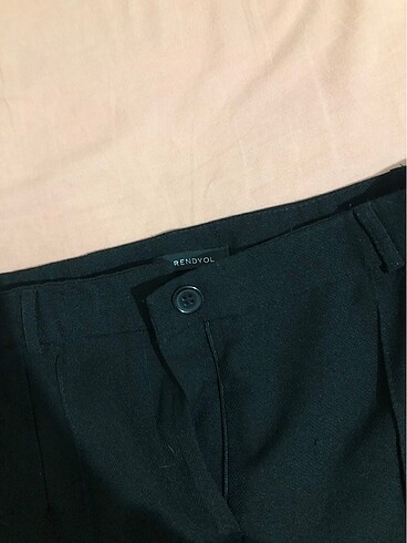 TRENDYOLMİLLA PİLELİ KUMAŞ PANTALON